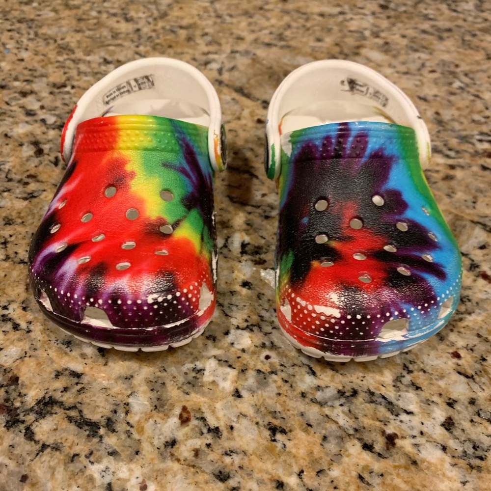 CROCS tie dye